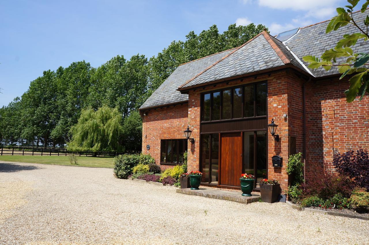 The Olde Barn Bed & Breakfast Lymington Exterior photo