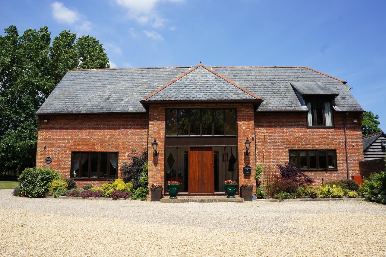 The Olde Barn Bed & Breakfast Lymington Exterior photo