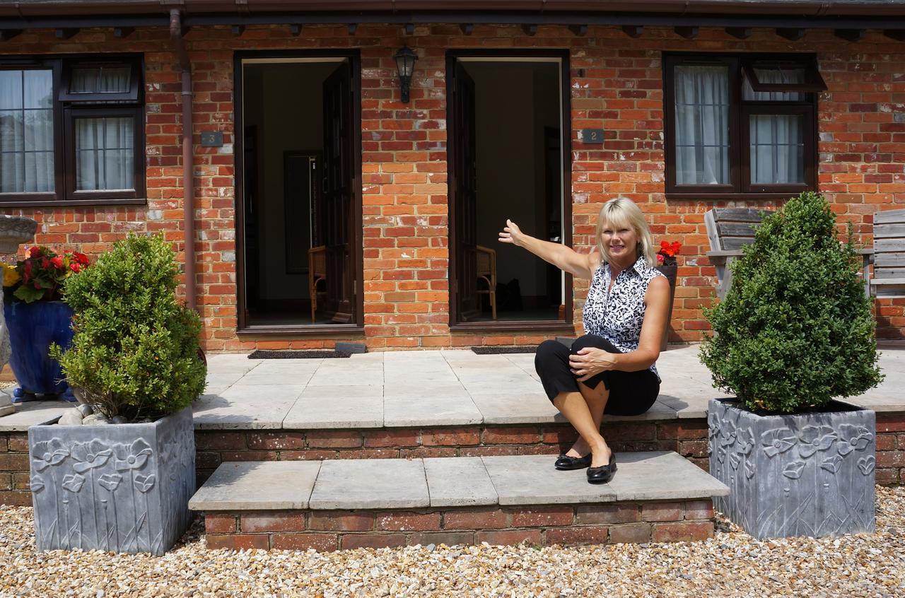 The Olde Barn Bed & Breakfast Lymington Exterior photo